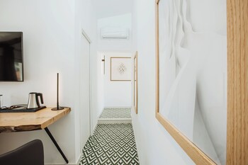 elegant suite with balcony in sorrento center near oldtown