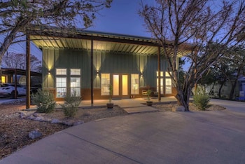 Serene Getaway Nestled In The Tx Hill Country!,,3 star