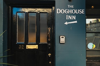 The Doghouse Inn,,2 star