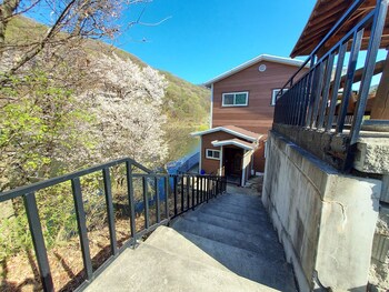 Mirinae Lakeside Marine Villa,,2 star