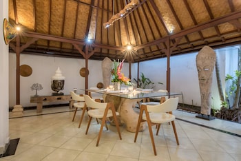 villa panda seminyak next to ku de ta