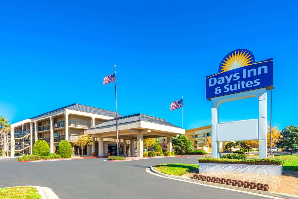 days inn and suites by wyndham albuquerque north