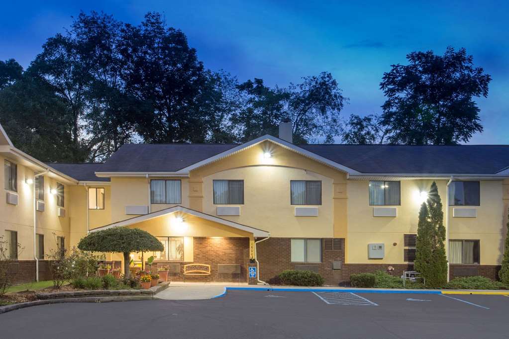 Super 8 By Wyndham Radford Va,Haven Heights>>Blacksburg,2 star