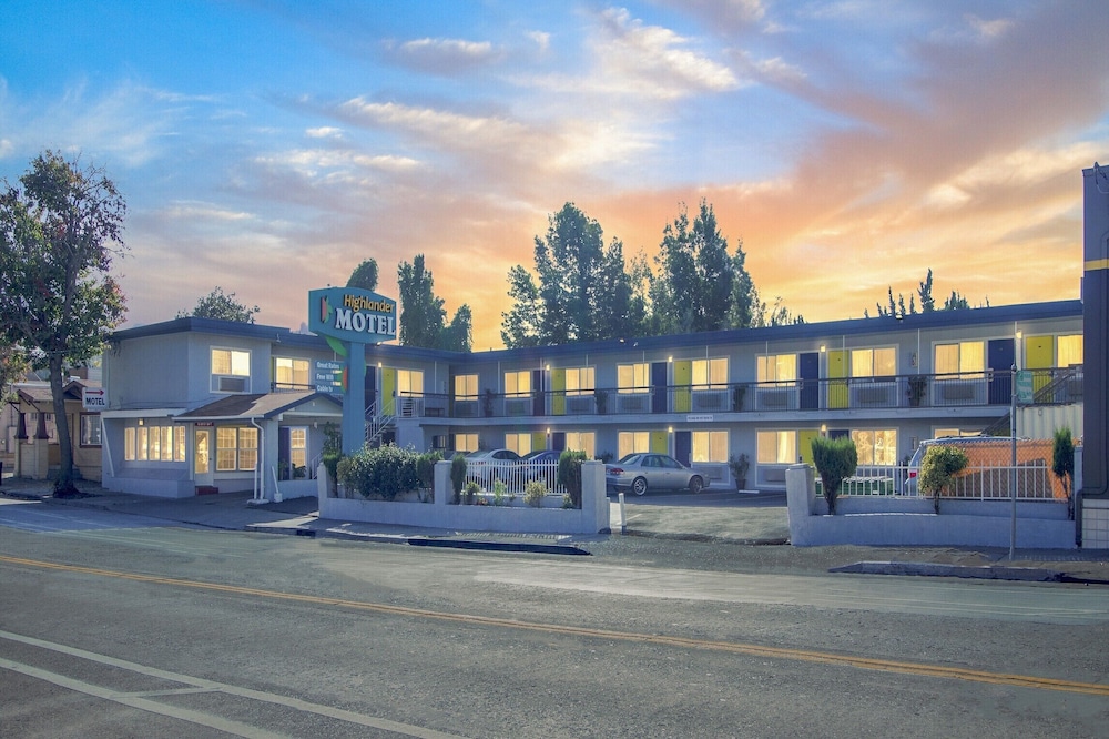 highlander motel