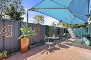 Beachmere Palms Motel,Beachmere>>Bald Hills,2.5 star