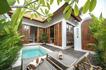 villa taman and villa serai kedungu