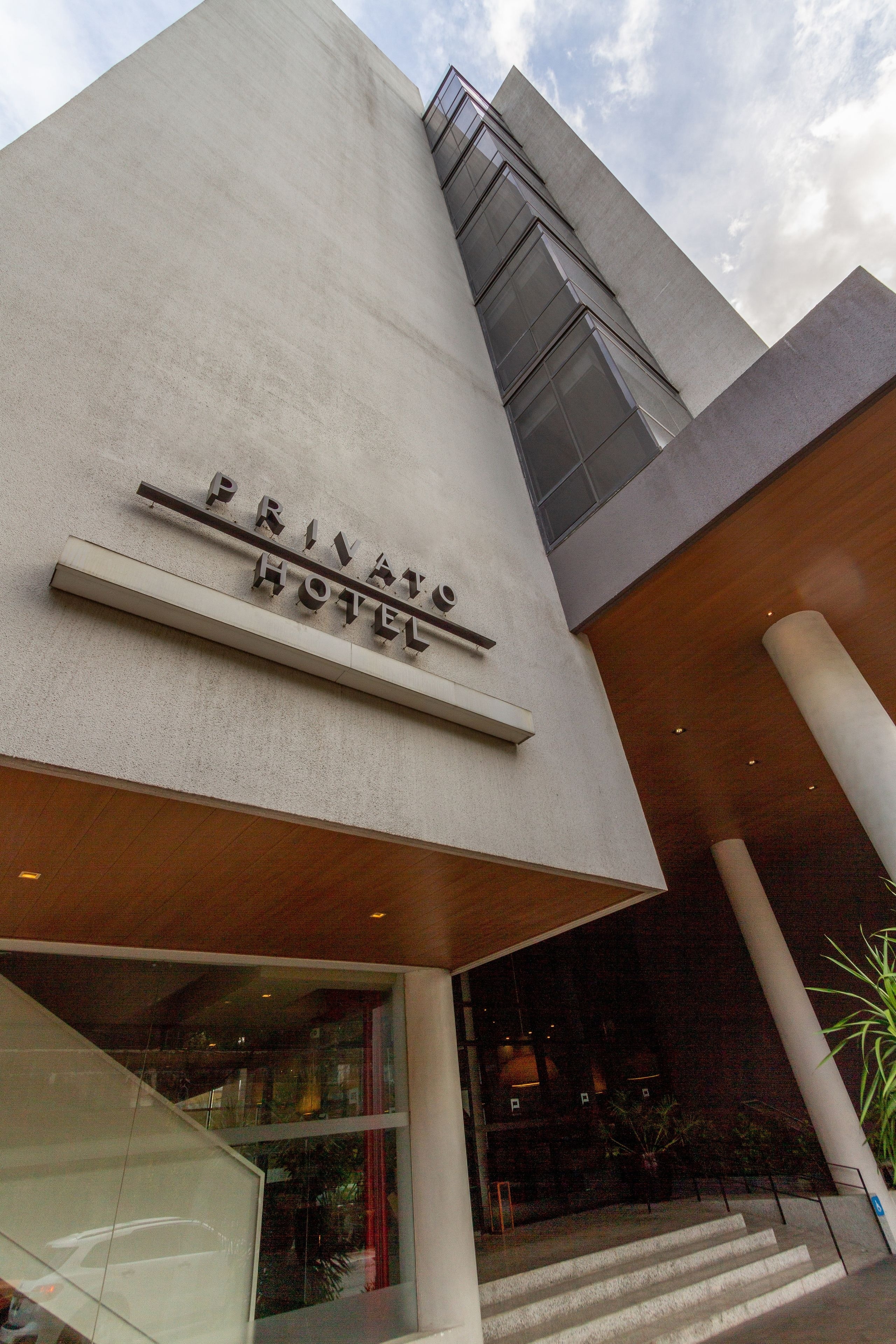 Privato Quezon City,Manila>>Makati,4 star