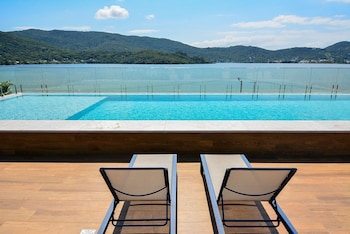 sunset lagoa