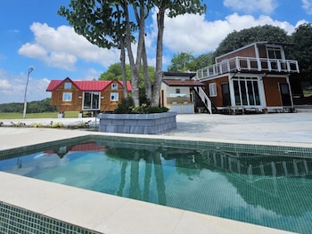 Tres Marias Farmhouse With Pool