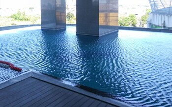 elegant and compact 1br at grand sungkono lagoon apartment