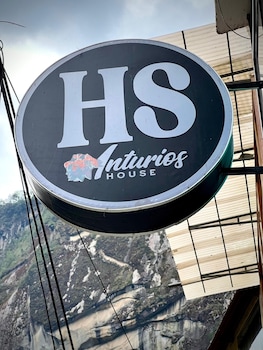 Anturios House,,2 star