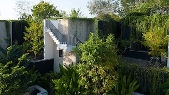 tree oclock pool villa phuket