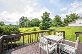 Lark Meadow Retreat Sleeps 10!,,4 star