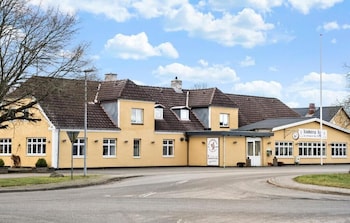 Knudstrup Kro & Hotel,,2 star