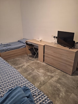 Room-Private Cosy Room In A Modern Subur,,2 star