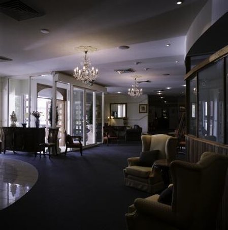 Redearth Hotel,Miles End>>Gladstone,4.5 star