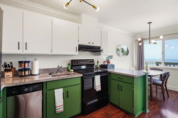Stunning 2Br Ocean Mountain Sunset View,,2 star