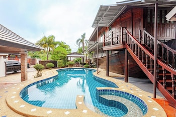 luxury iconic royal boat pool villa north pattaya