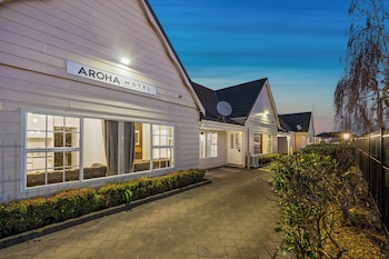 aroha motel