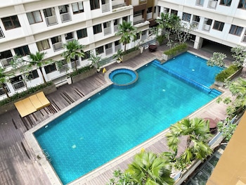 simply look studio at lrt city jatibening apartment