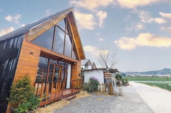 linggayoni cabin dieng