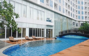 modern and cozy 1br at grand sungkono lagoon apartment