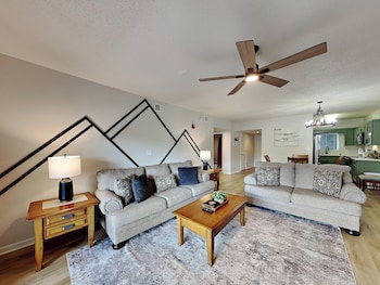 Mountain Breeze Retreat By Jackson Mountain Rentals,205 Ogle Drive,4 star