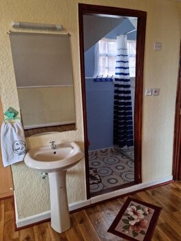 lux suites weavers haven guest house