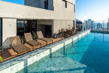 units in building with swimming pool in barra ssa eub