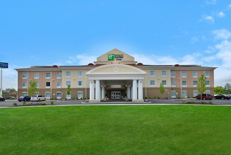 holiday inn express and suites utica by ihg