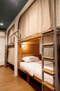 Rere Hostel,,1 star
