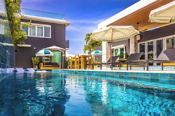 lachanel qnroompool resortvibe nearbeach