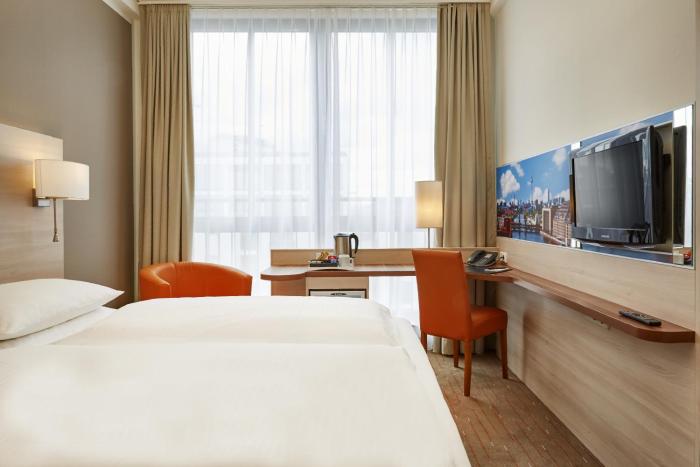 H+ Hotel Berlin Mitte,Near Berlin Wall Memorial,4 star
