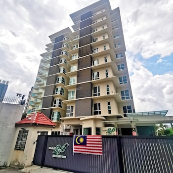 the embassy row 206 apartments