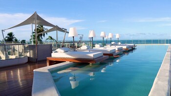 yacht by setai apartaments