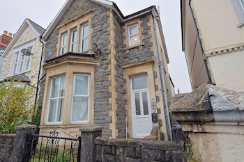 cardiff guesthouse and on street parking