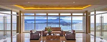 need place to stay in tagaytay book now