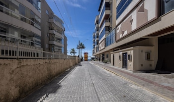 apt w balcony seafront in meia praia ceo0104