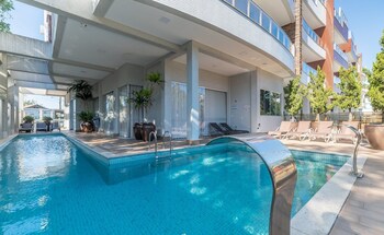 modern 2b apt 80m from mariscal iml0107