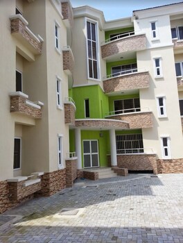 riviera court
