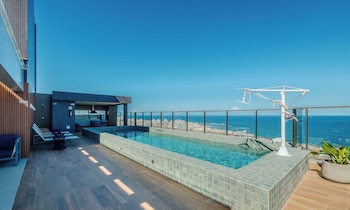 apartments in a building with a pool 800m from the beach in salvador edf
