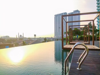 studio apartment direct access to mall at grand kamala lagoon