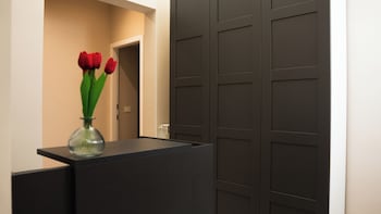 suites 215 colosseum guesthouse