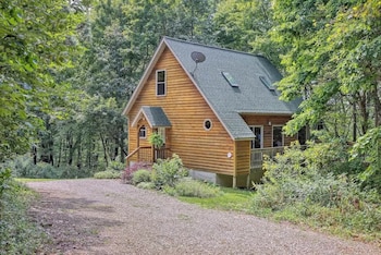 Cheerful Two Bdrm Cabin With Hot Tub & Pet Friendly,,3 star