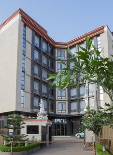airport golden tulip hotel