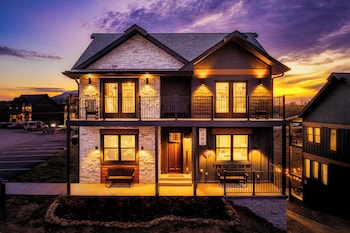 cozy cub luxury cabin pigeon forge