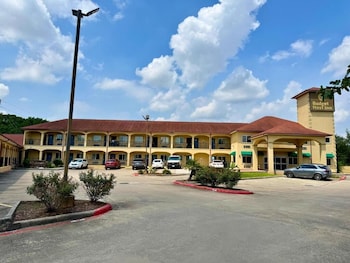 budget host inn stafford houston