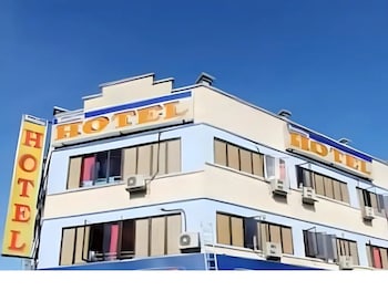 Ark Banting Hotel,,2 star