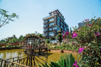 Hoang Thien Homestay & Sport,,5 star