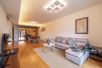 Tyms Family 2Br 1Ba Apt Xujiahui Center,,3 star